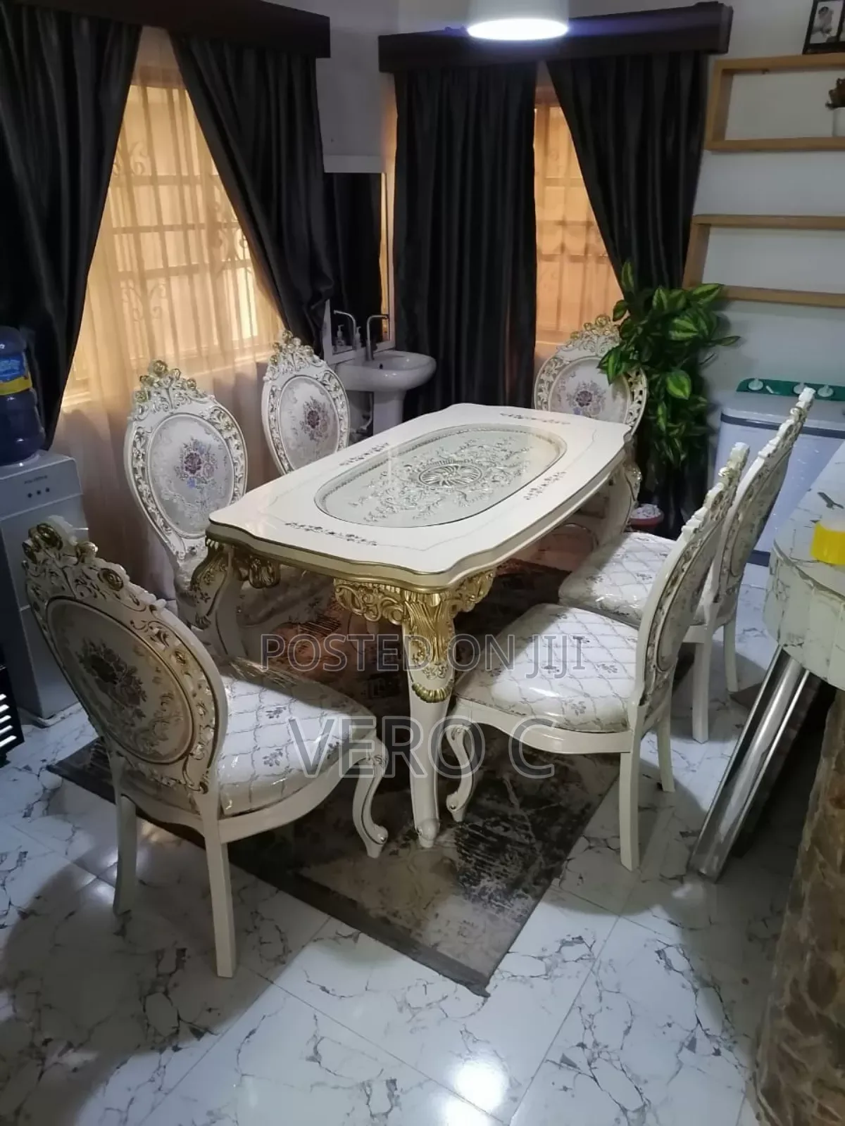 High Quality Royal Dining Table and 6 Chairs
