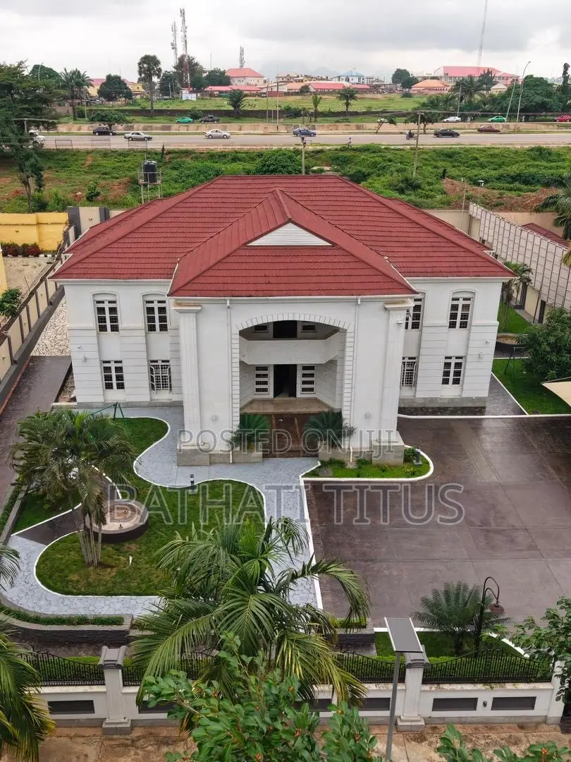 5bdrm Duplex in Zone B for sale