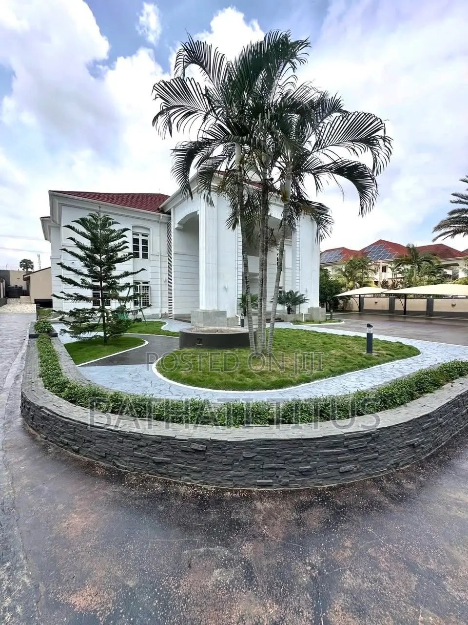 5bdrm Duplex in Zone B for sale