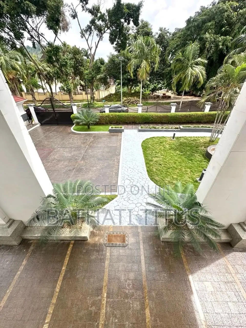 5bdrm Duplex in Zone B for sale