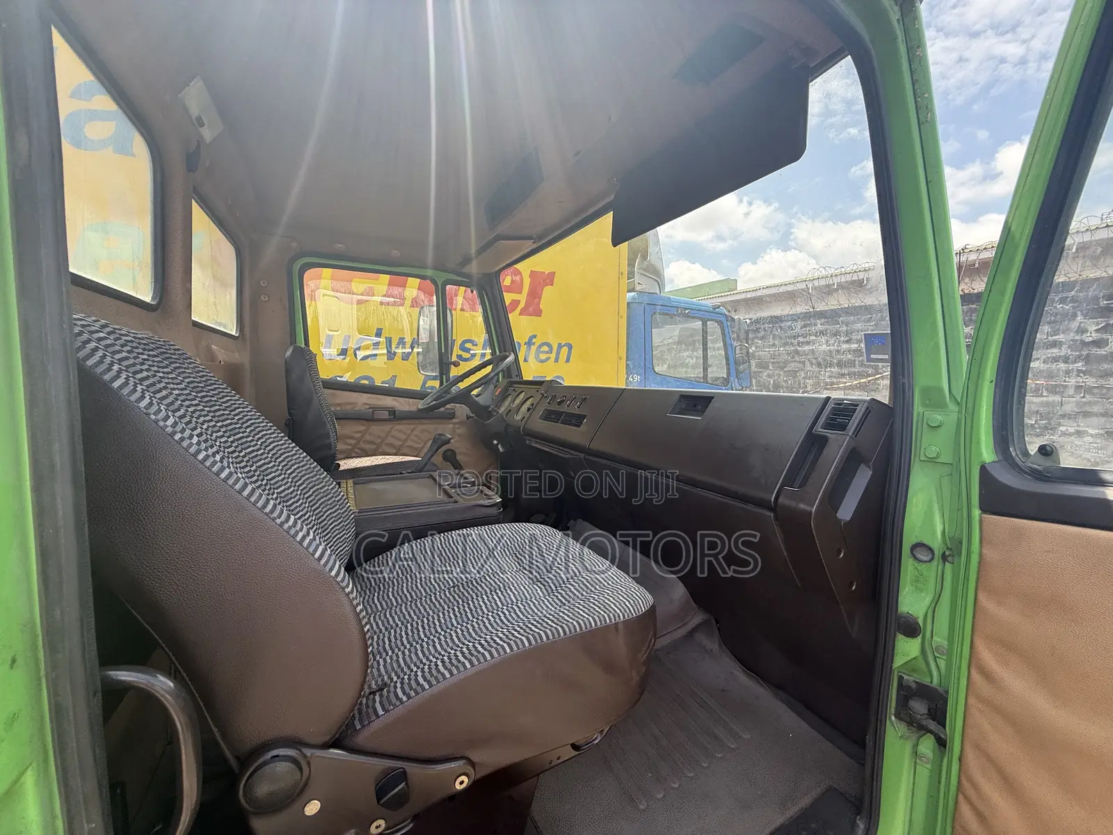 Foreign Used Mercedes Benz 814 Truck.