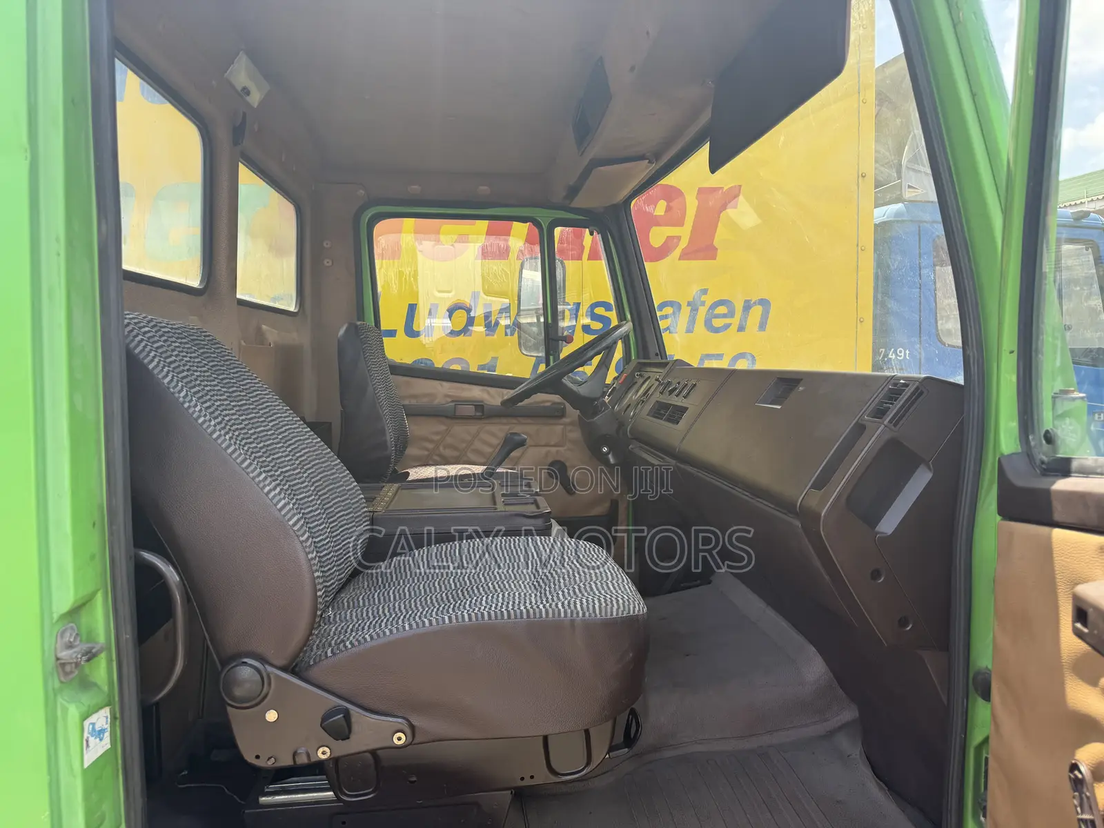 Foreign Used Mercedes Benz 814 Truck.