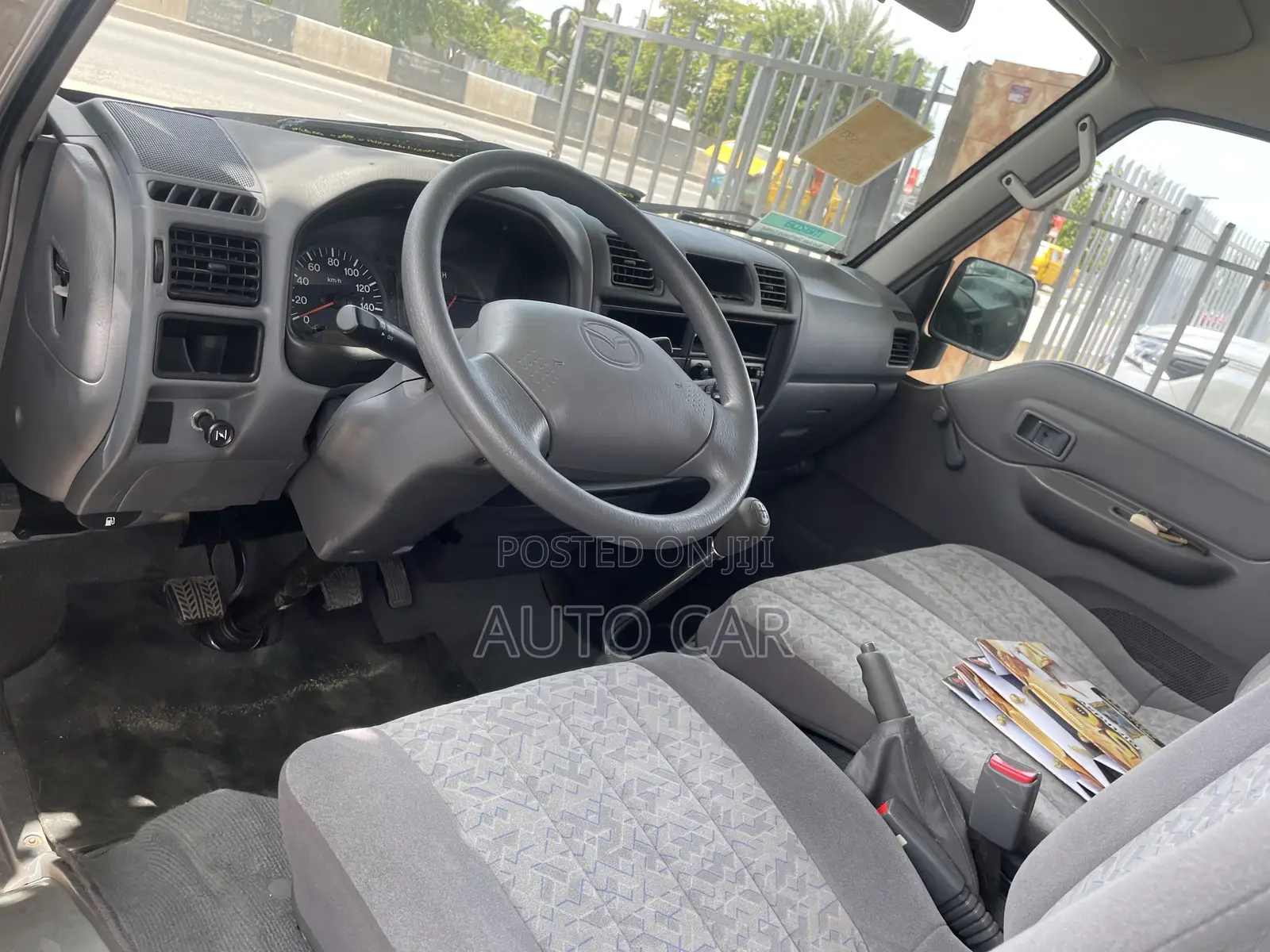 Mazda E2000 2004 Silver