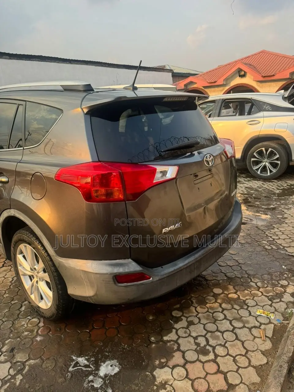 Toyota RAV4 Limited 4dr SUV (2.5L 4cyl 6A) 2015