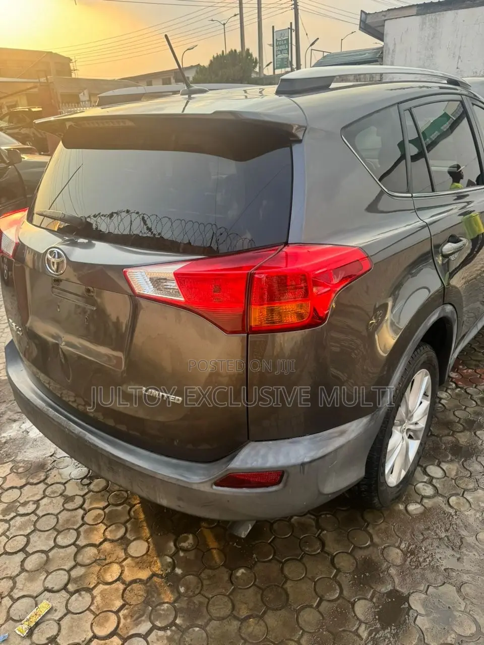 Toyota RAV4 Limited 4dr SUV (2.5L 4cyl 6A) 2015