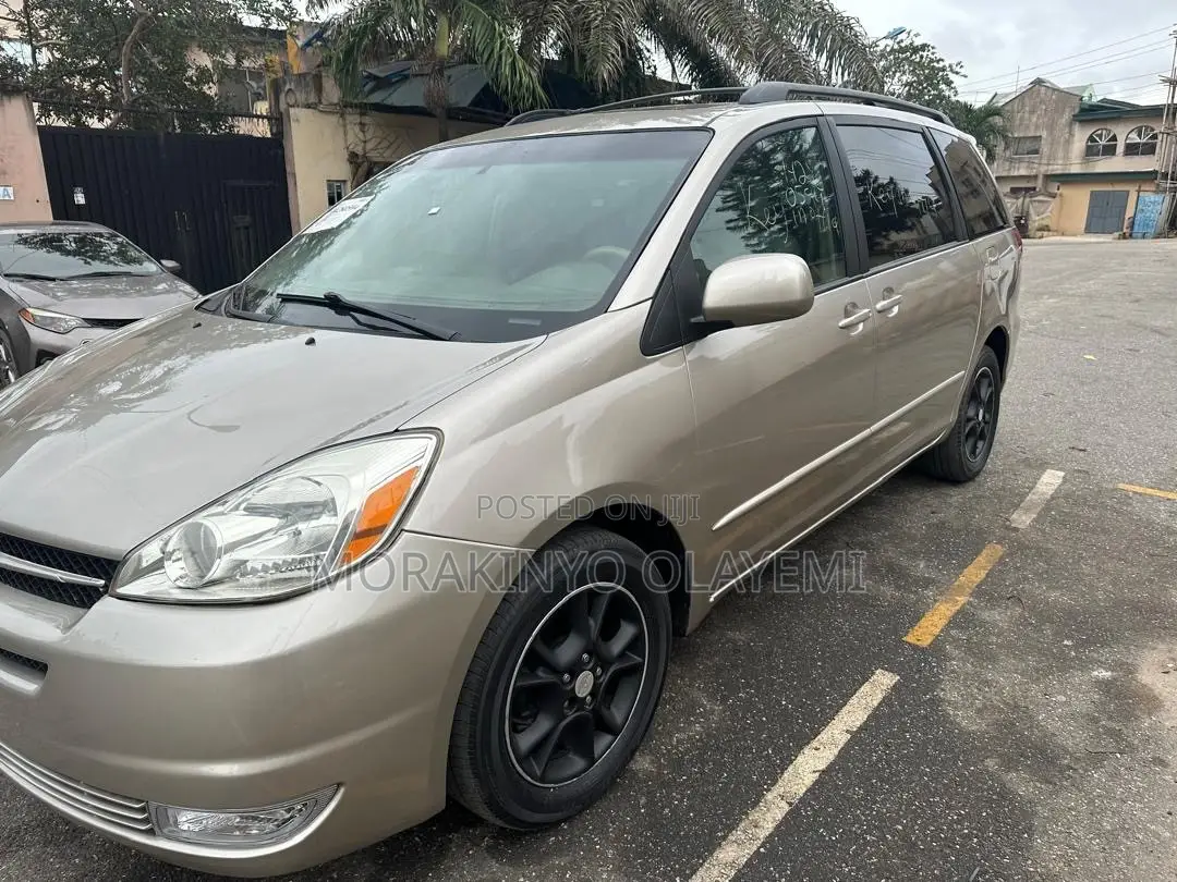 Toyota Sienna XLE AWD 2005 Gold