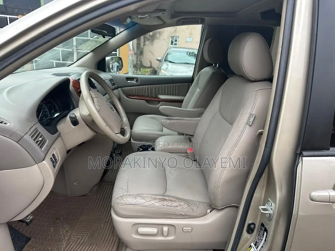 Toyota Sienna XLE AWD 2005 Gold