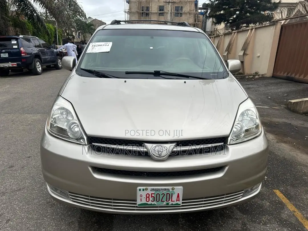 Toyota Sienna XLE AWD 2005 Gold