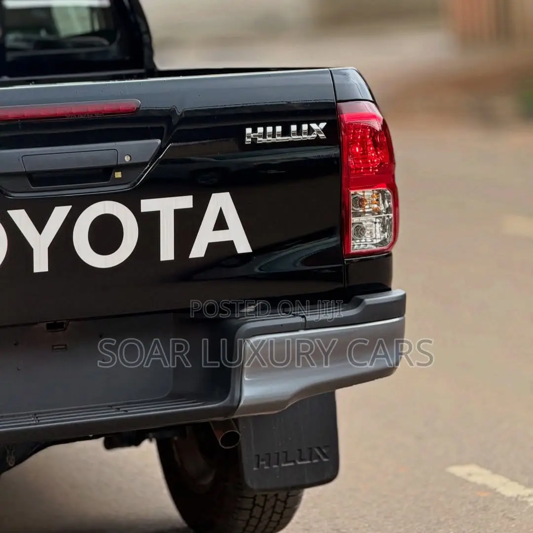 New Toyota Hilux 2026 Black