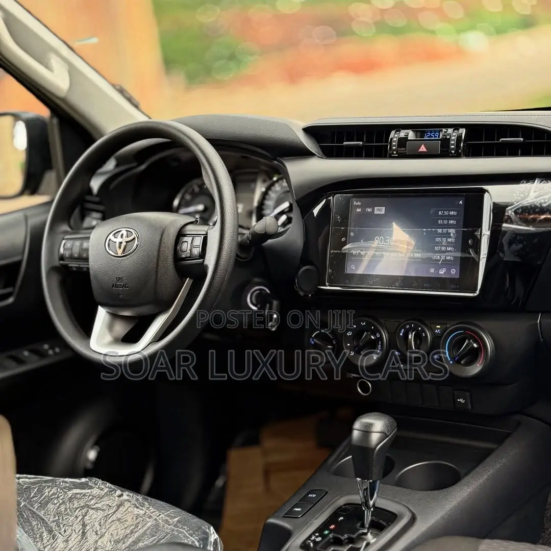 New Toyota Hilux 2026 Black
