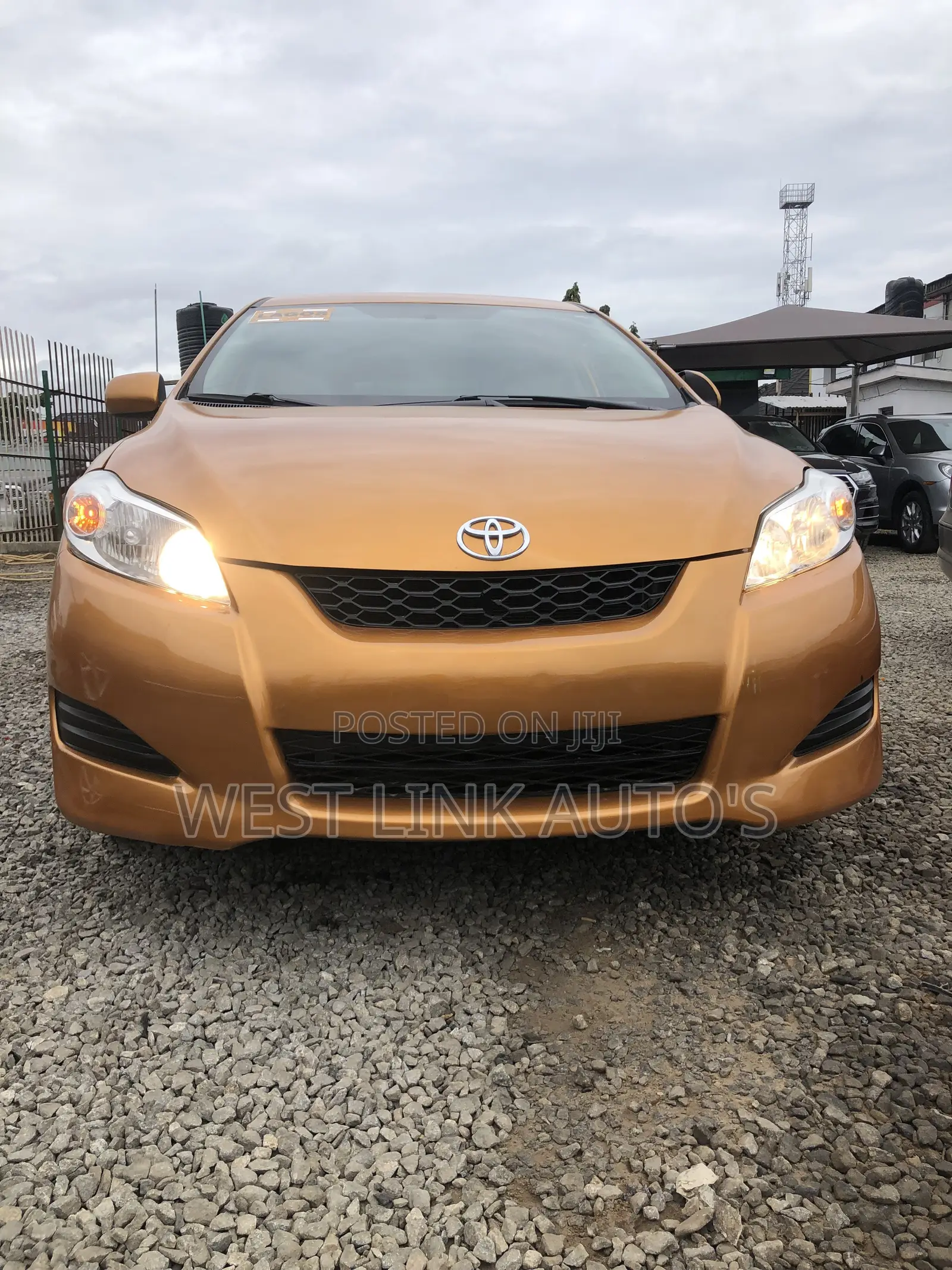Toyota Matrix 2010 Gold
