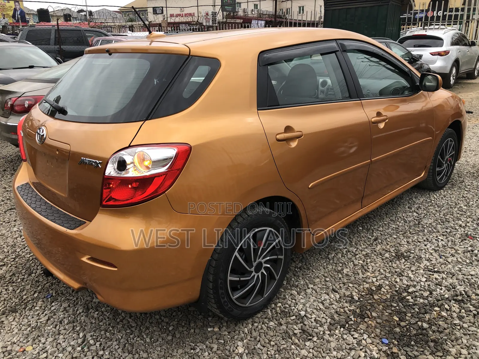Toyota Matrix 2010 Gold
