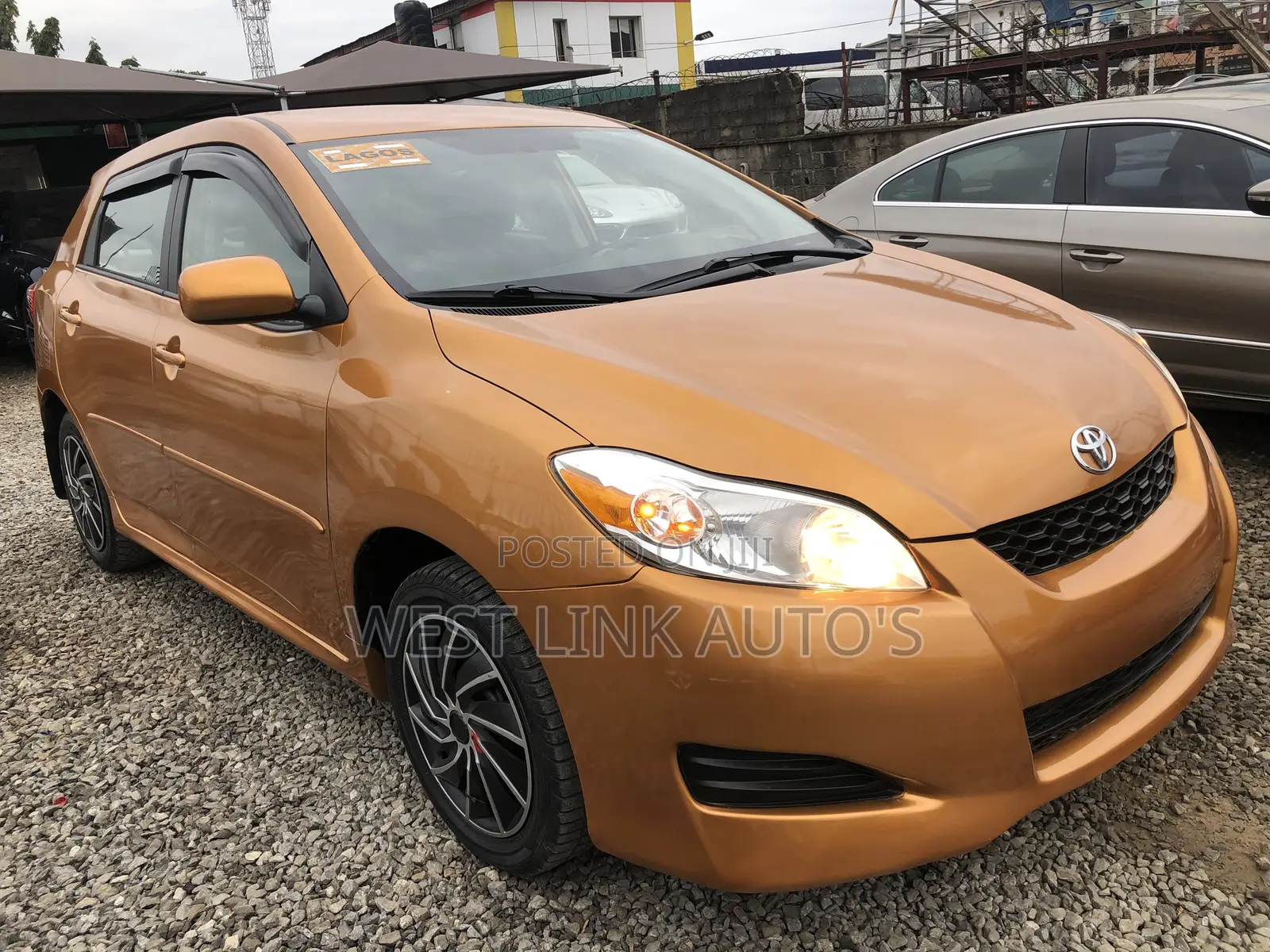 Toyota Matrix 2010 Gold