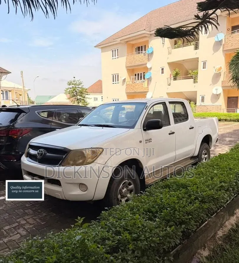 Toyota Hilux 2012 White