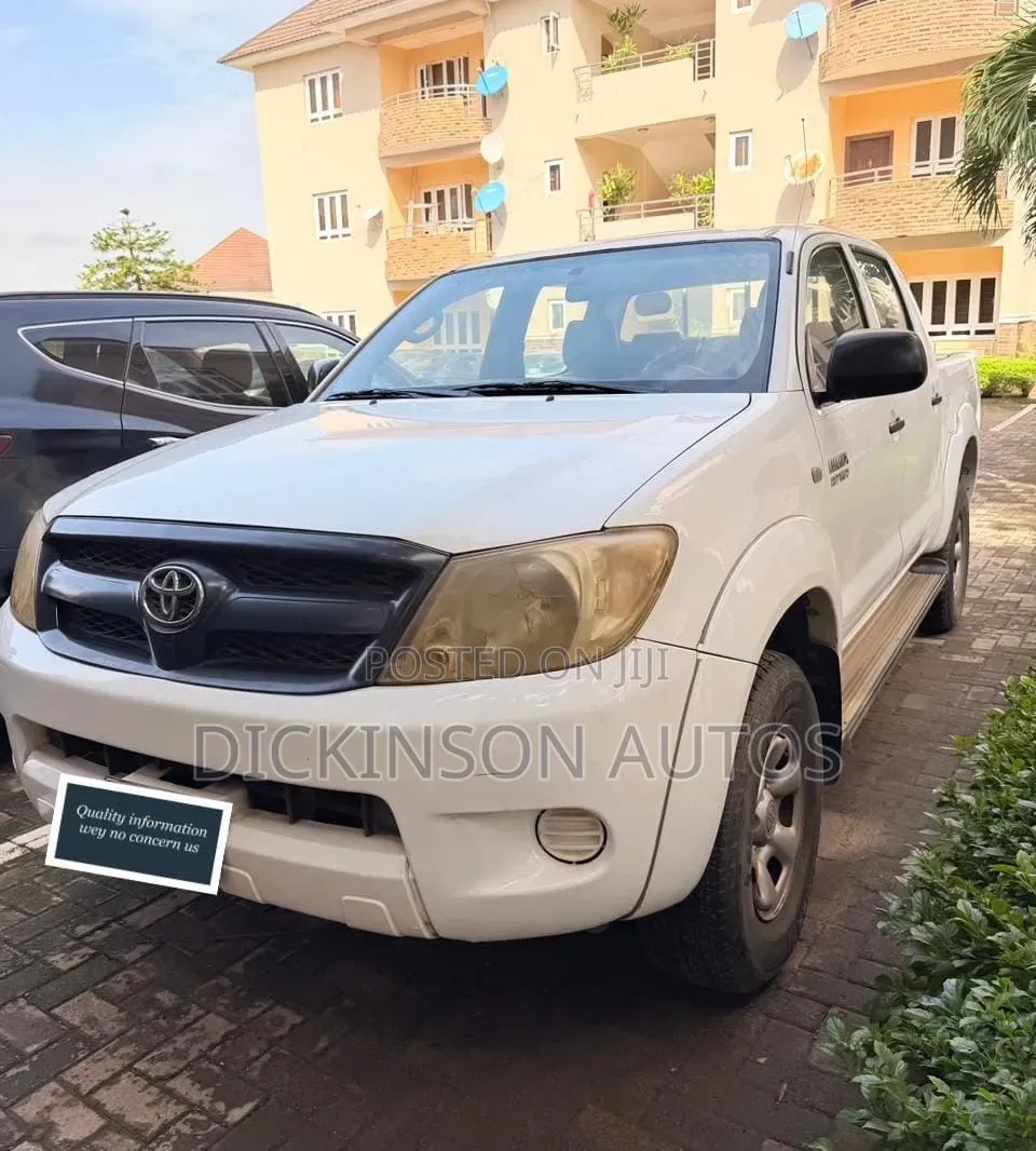 Toyota Hilux 2012 White