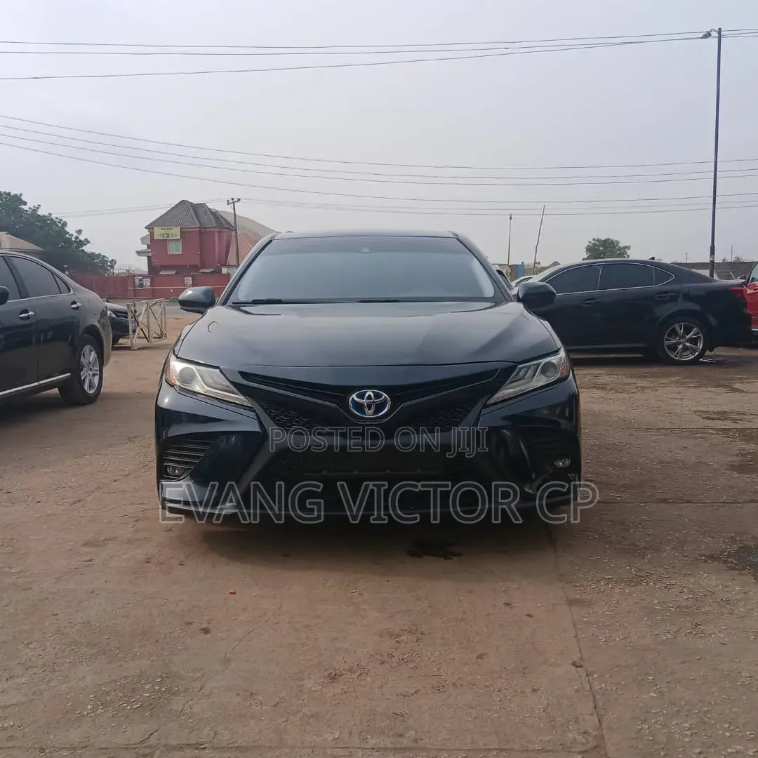 Toyota Camry SE FWD (2.5L 4cyl 8AM) 2018 Black