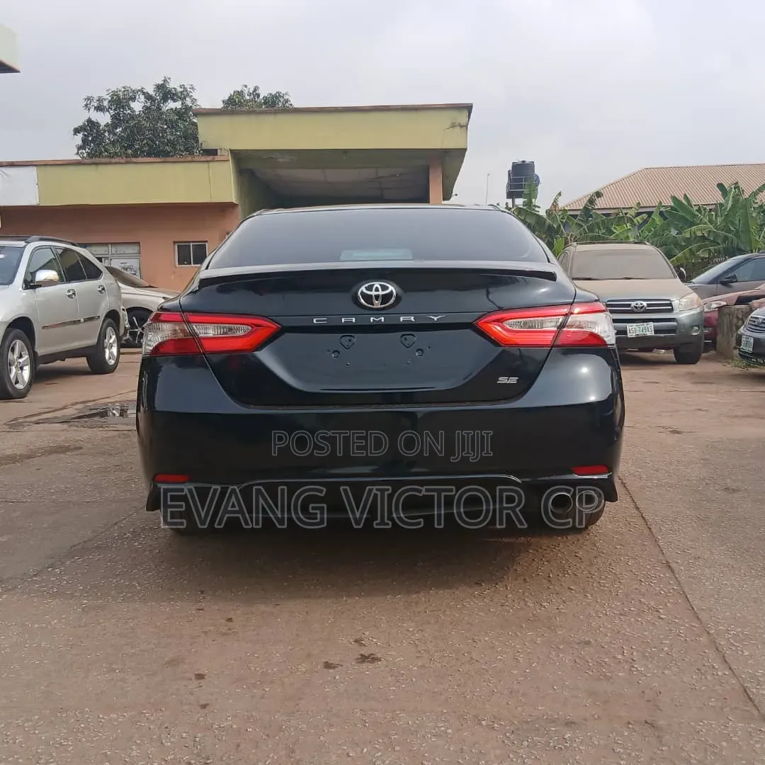 Toyota Camry SE FWD (2.5L 4cyl 8AM) 2018 Black
