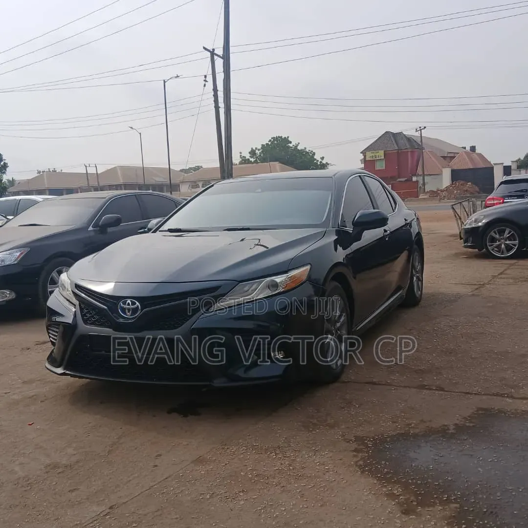 Toyota Camry SE FWD (2.5L 4cyl 8AM) 2018 Black
