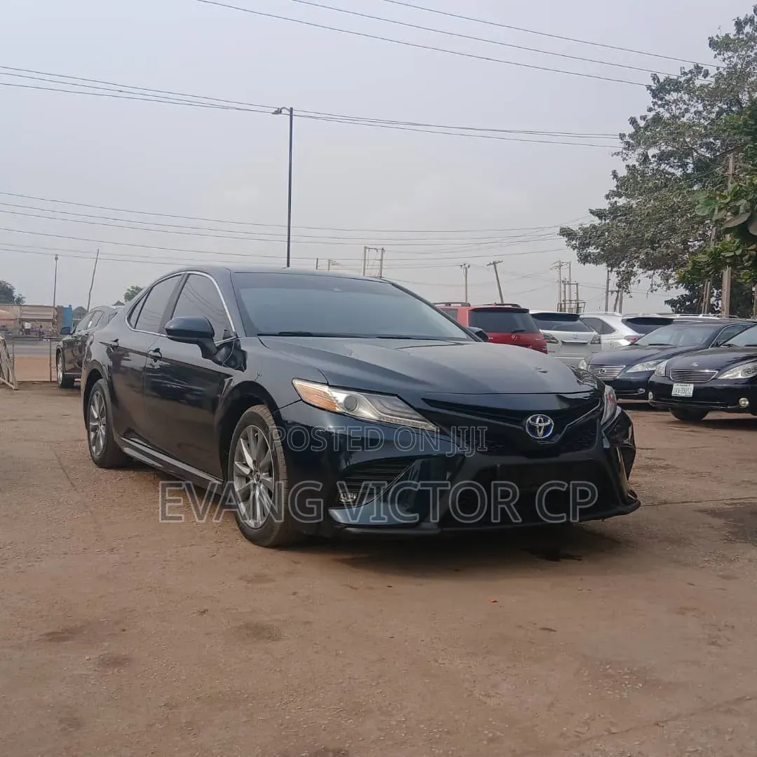 Toyota Camry SE FWD (2.5L 4cyl 8AM) 2018 Black