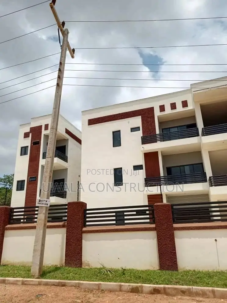 3bdrm Duplex in Gaduwa for sale