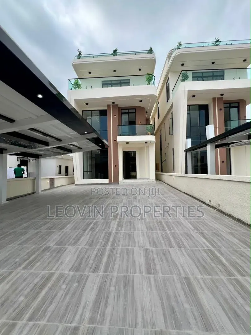 5bdrm Duplex in Chevron for sale