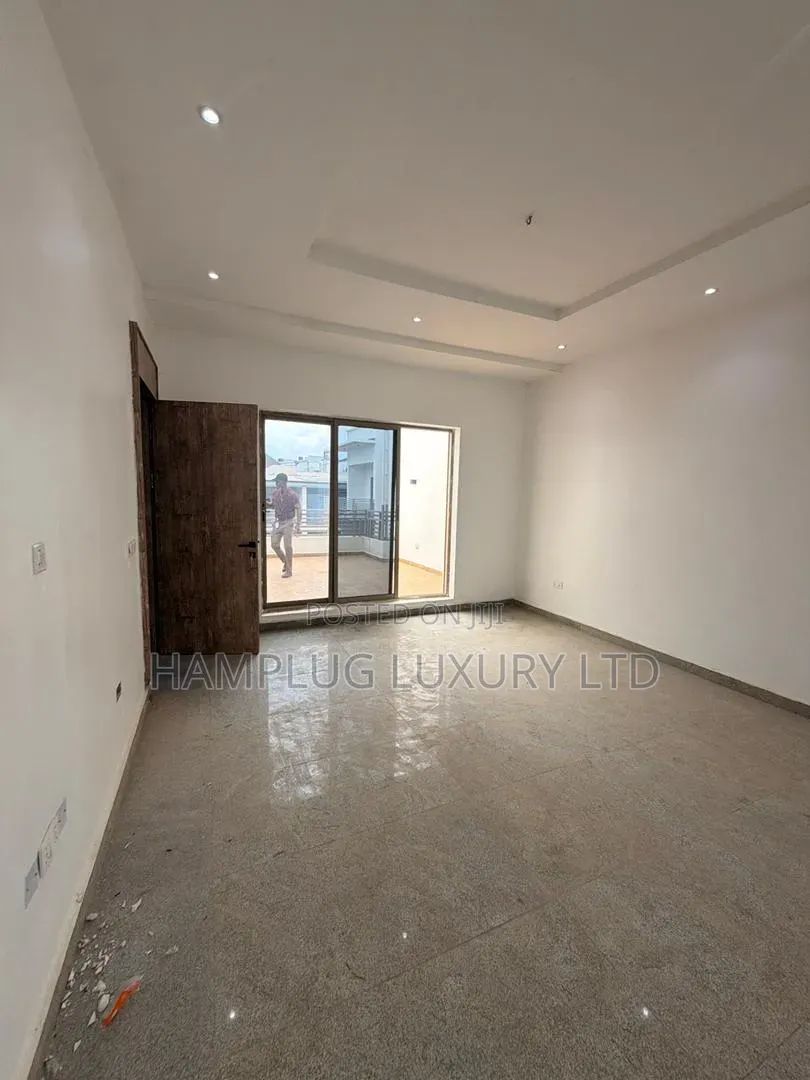 Furnished 5bdrm Townhouse/Terrace in Jahi for sale