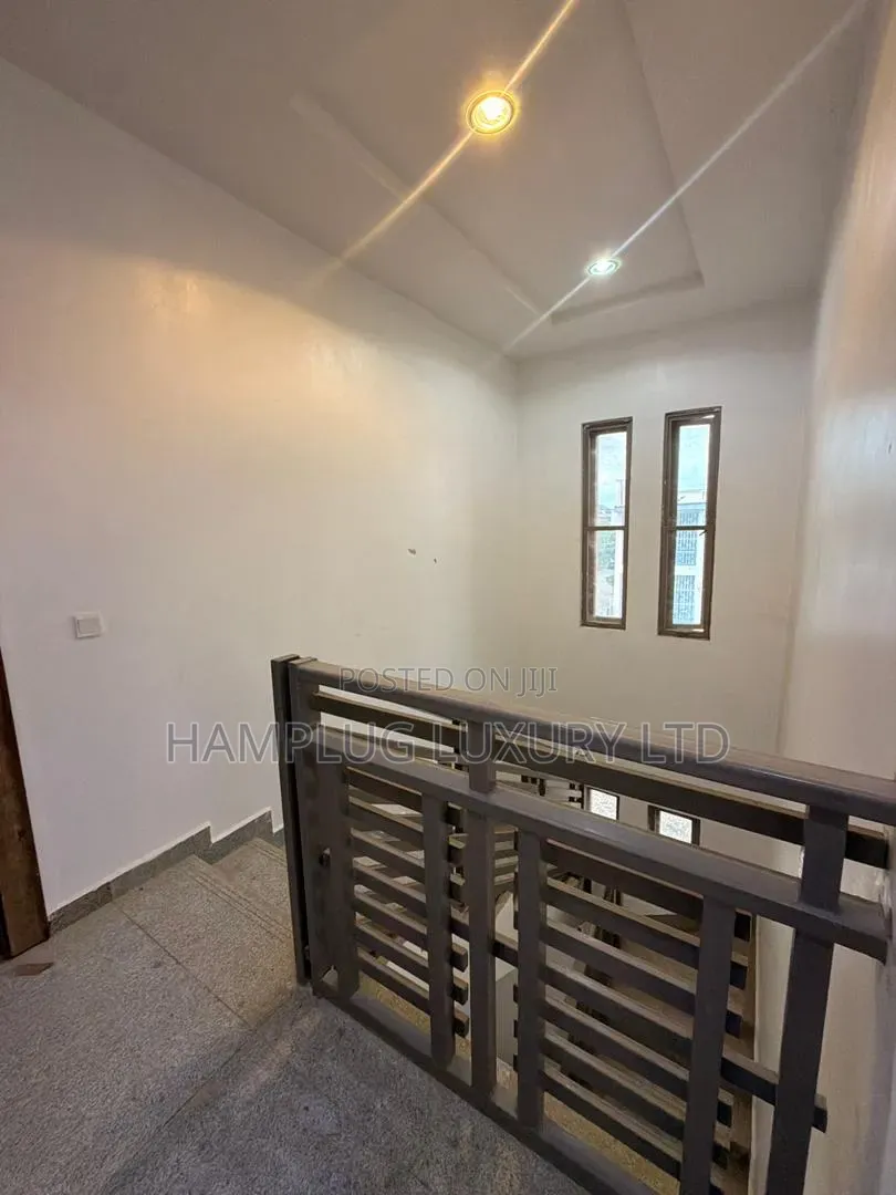 Furnished 5bdrm Townhouse/Terrace in Jahi for sale
