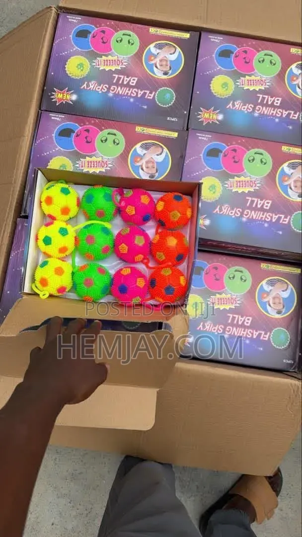 (12pcs) Kids Flashing Crystal Ball and Cartoon Toys🔮