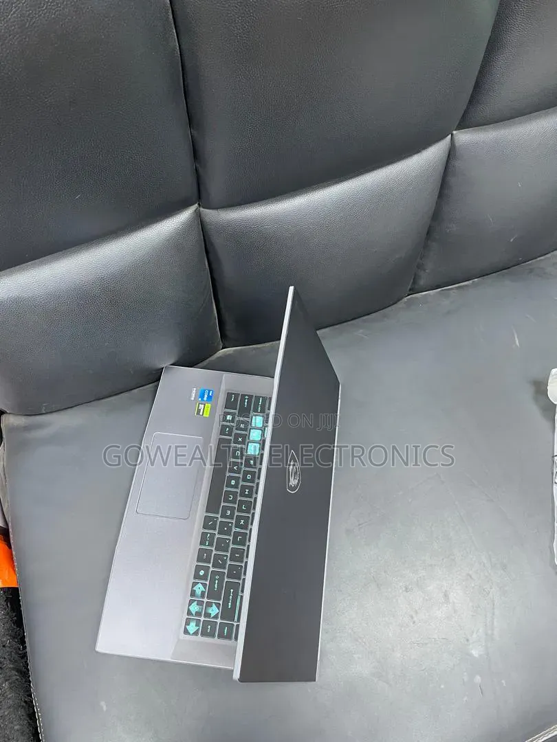 Laptop MSI MSI Sword 15 16GB Intel Core i5 SSD 512GB