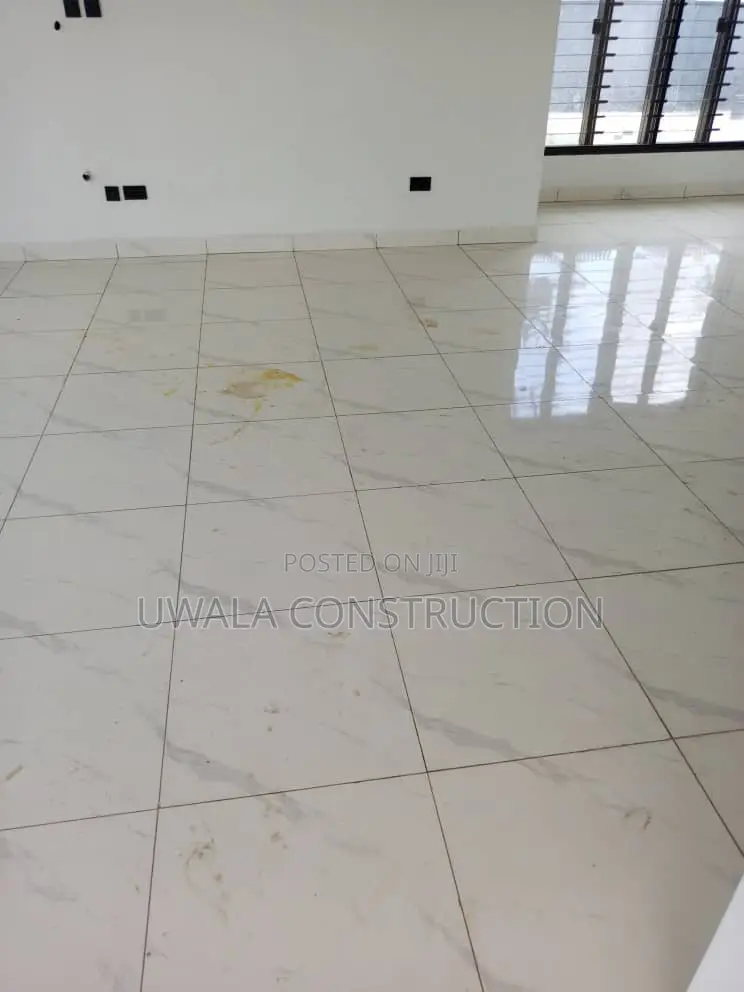 5bdrm Duplex in Gaduwa for sale