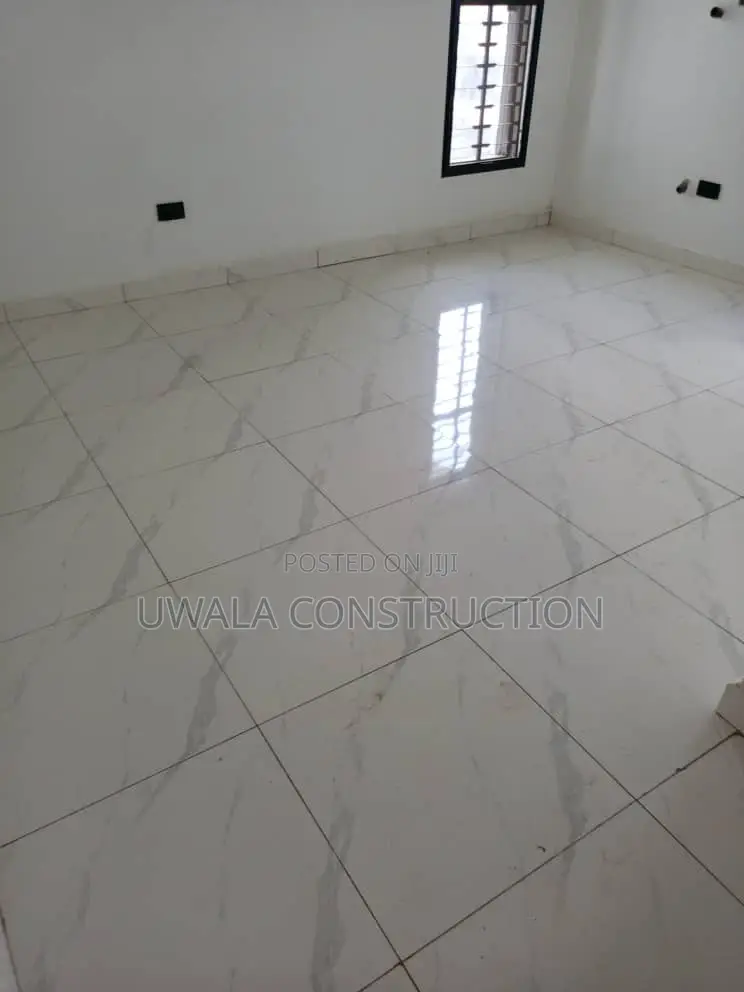 5bdrm Duplex in Gaduwa for sale