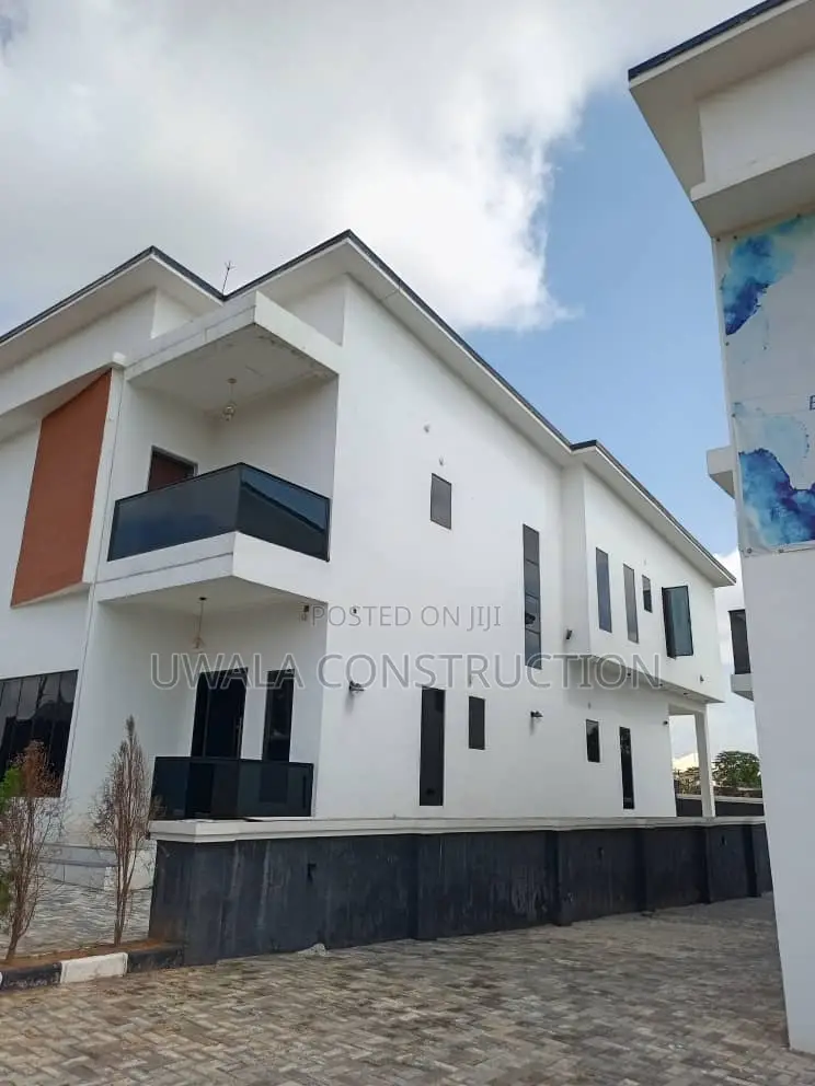 5bdrm Duplex in Gaduwa for sale