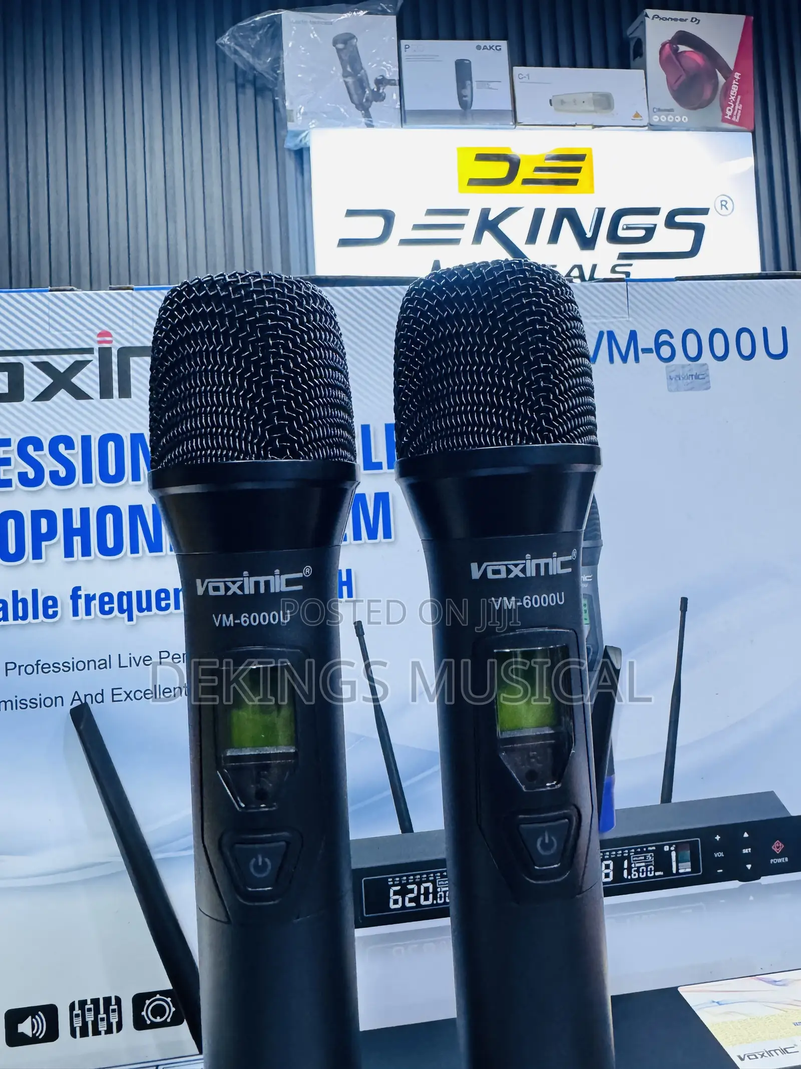 Voximic VM-6000U, a Professional Dual-Channel UHF Wireless Microphone