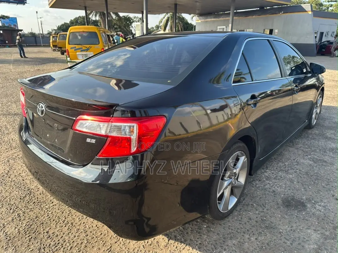 Toyota Camry SE 4dr Sedan (2.5L 4cyl 6A) 2014 Black