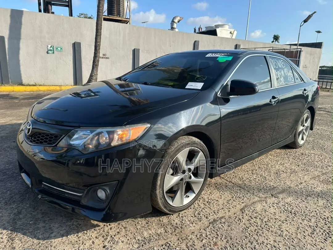Toyota Camry SE 4dr Sedan (2.5L 4cyl 6A) 2014 Black