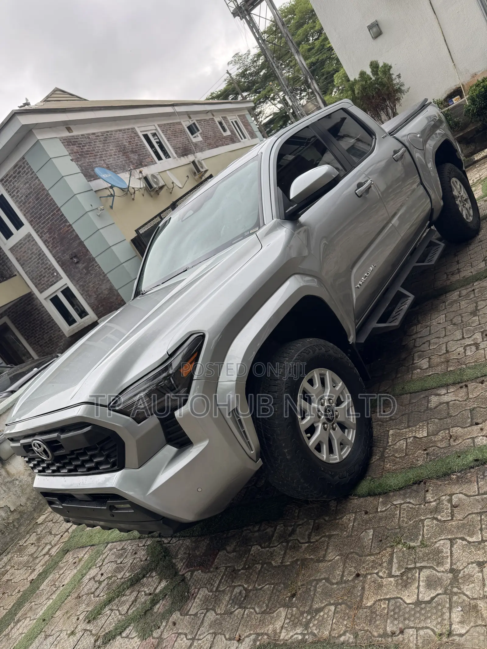 Toyota Tacoma SR5 Double Cab 5' Bed AT 2024 Silver