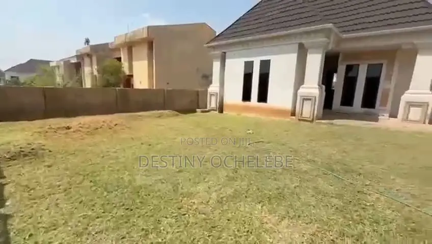 5bdrm Duplex in Apo Legislative for sale