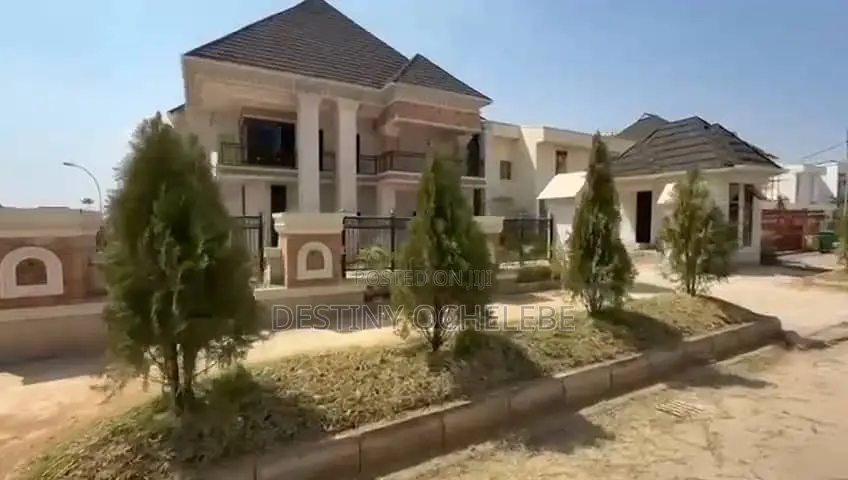 5bdrm Duplex in Apo Legislative for sale