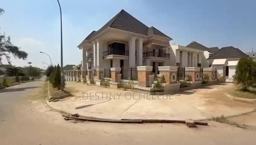 5bdrm Duplex in Apo Legislative for sale