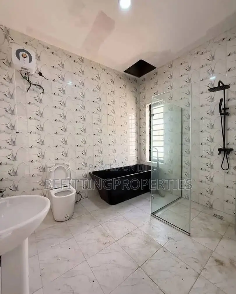 4bdrm Duplex in Lekki for sale