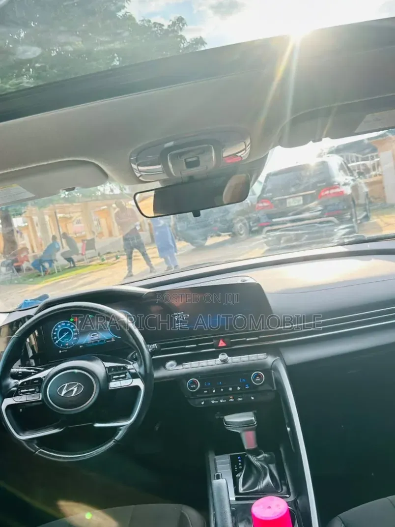 Hyundai Elantra 2023 White