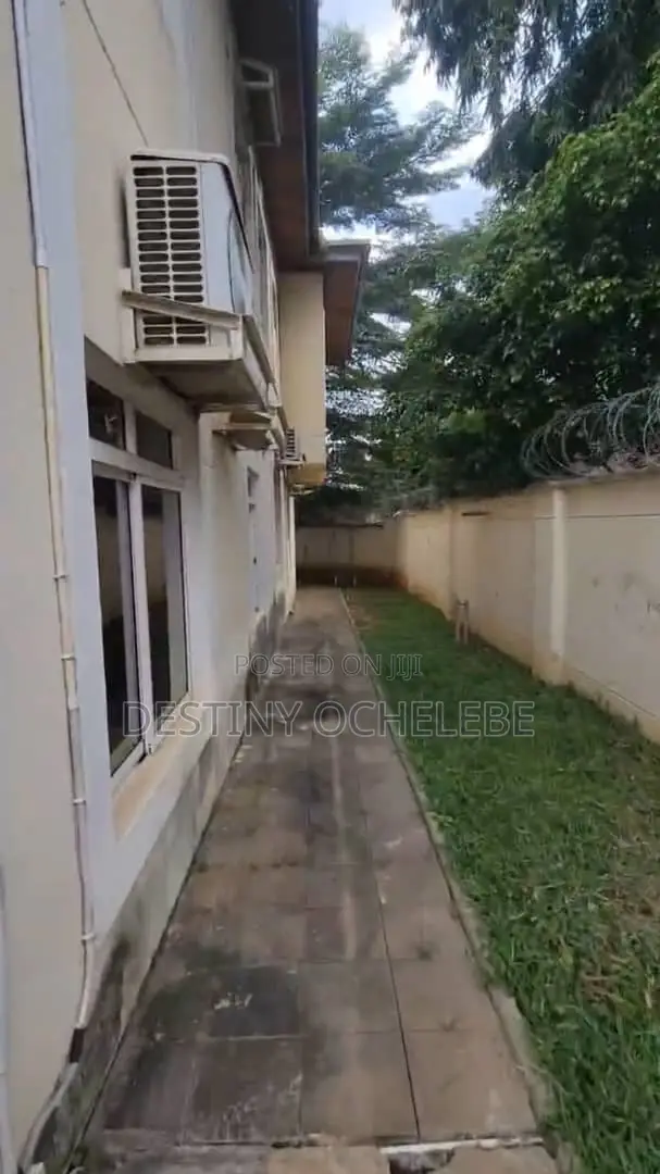 6bdrm Duplex in Wuse 2 for rent