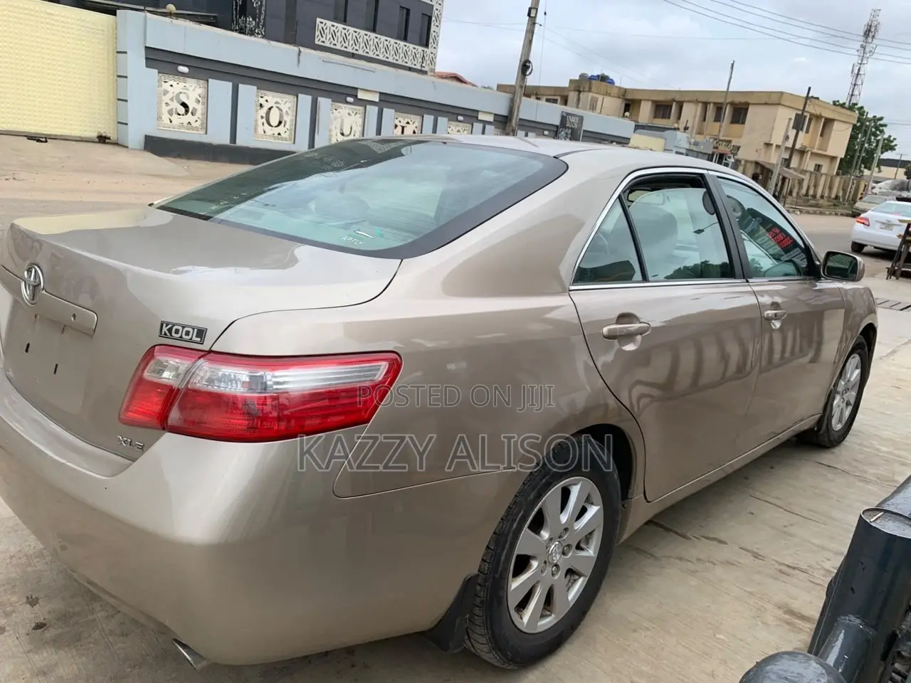 Toyota Camry XLE V6 4dr Sedan (3.5L 6cyl 6AM) 2009 Gold