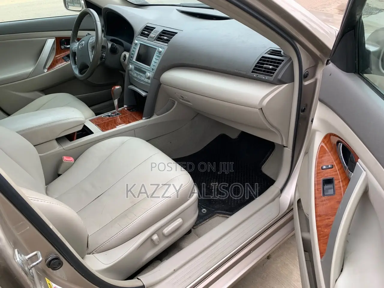 Toyota Camry XLE V6 4dr Sedan (3.5L 6cyl 6AM) 2009 Gold