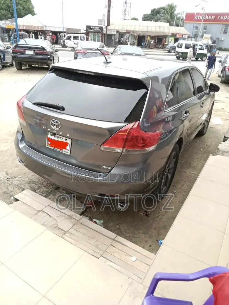 Toyota Venza V6 AWD 2012 Gray