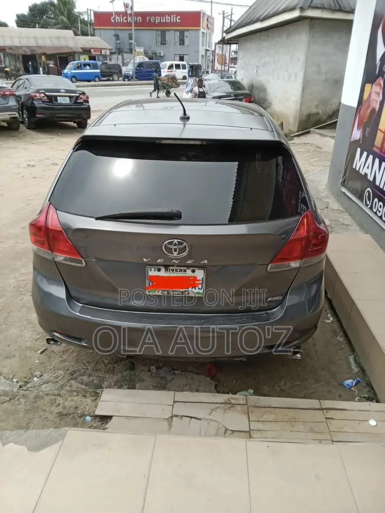 Toyota Venza V6 AWD 2012 Gray