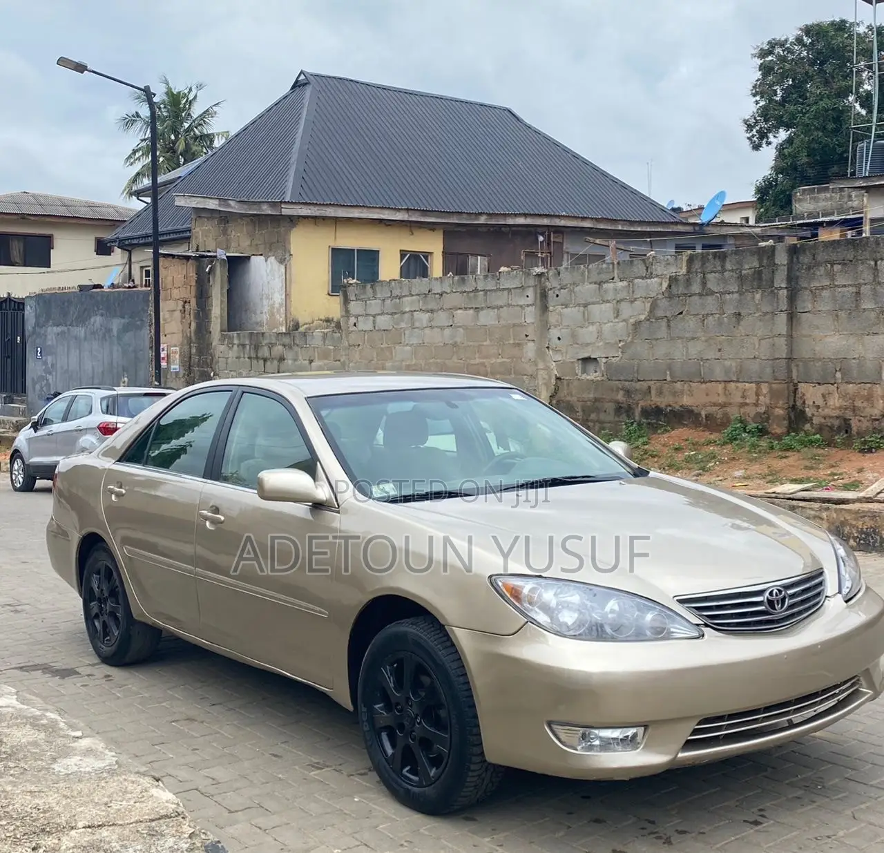 Toyota Camry XLE 4dr Sedan (2.4L 4cyl 5A) 2005 Gold