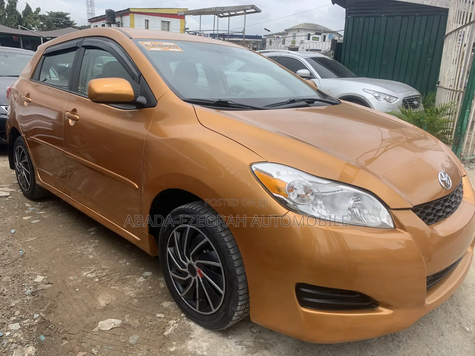 Toyota Matrix Hatchback FWD (1.8L 4cyl 5M) 2010 Orange