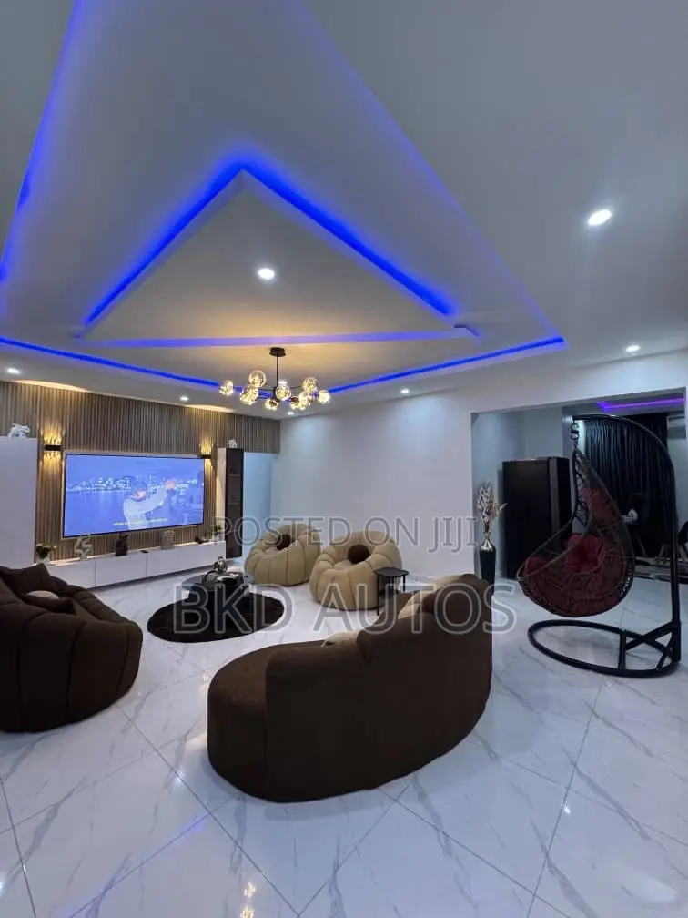 Cozy 2 Bedroom Apartment
