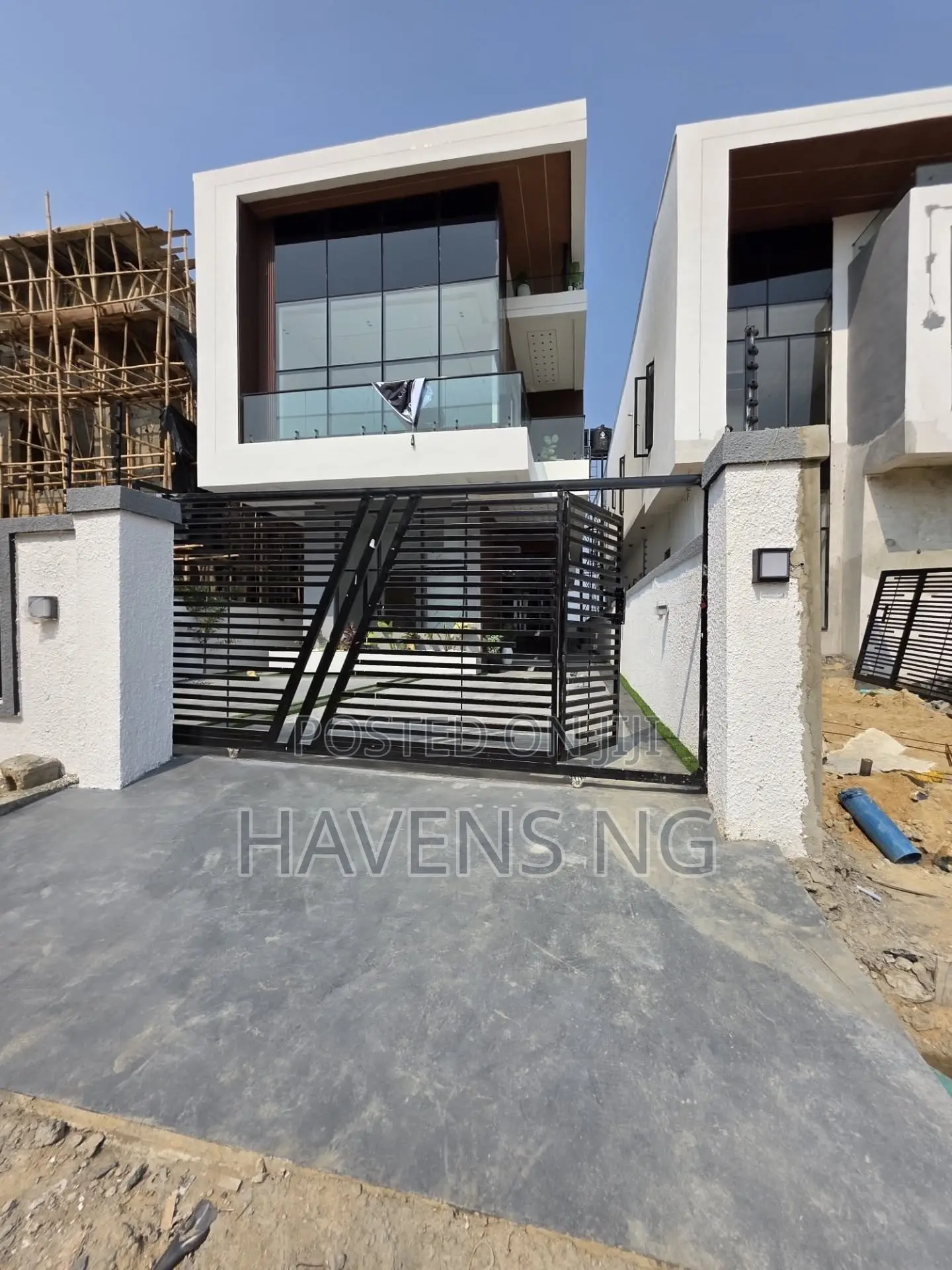 5bdrm Duplex in Lekki Gardens Estate for sale